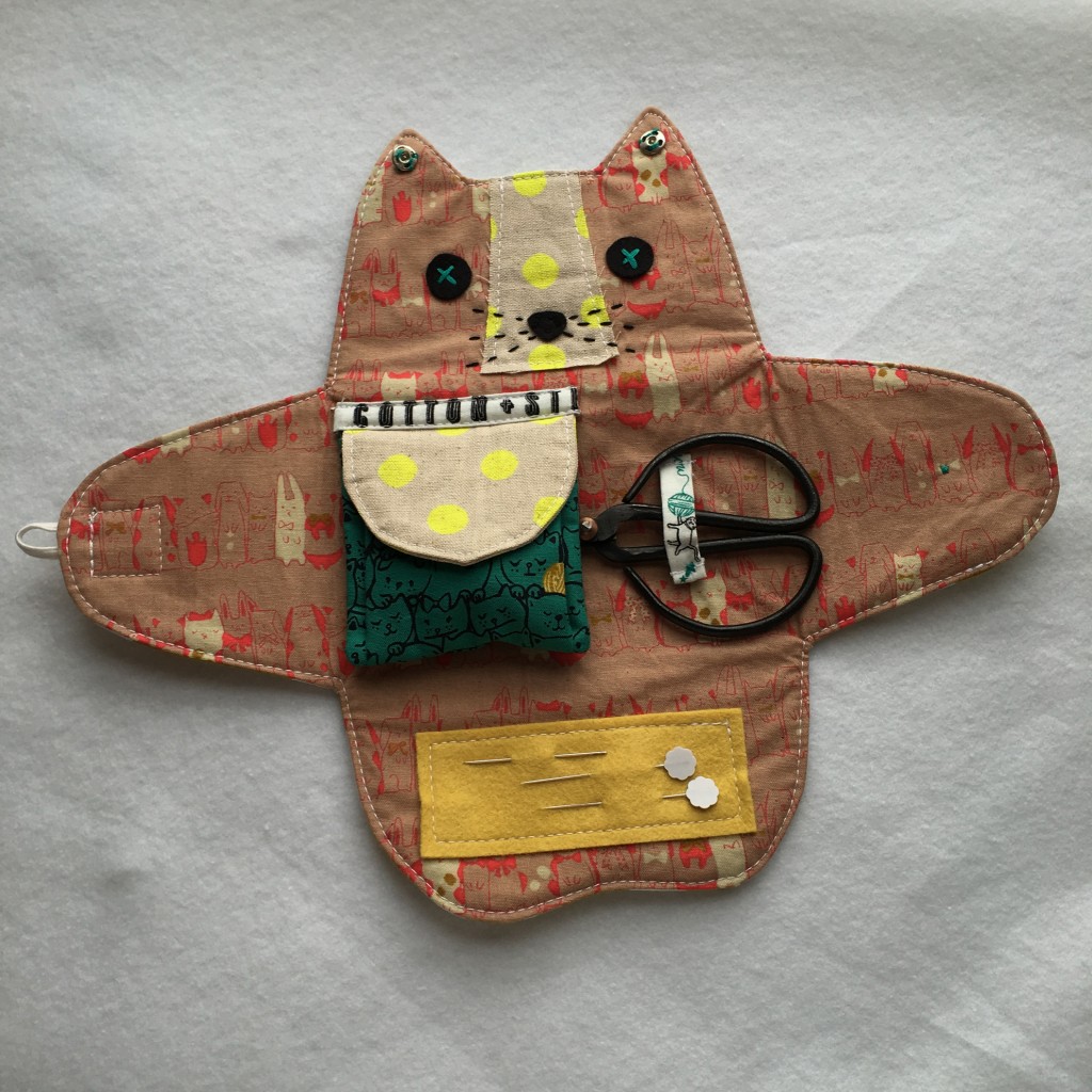 Woollypetals.com - Kitty supply pouch Open