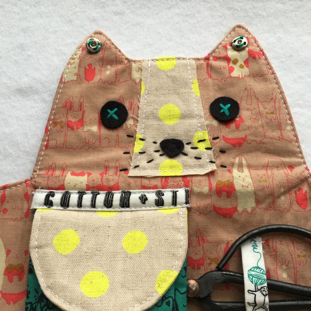 Woollypetals.com - Kitty supply pouch Face 