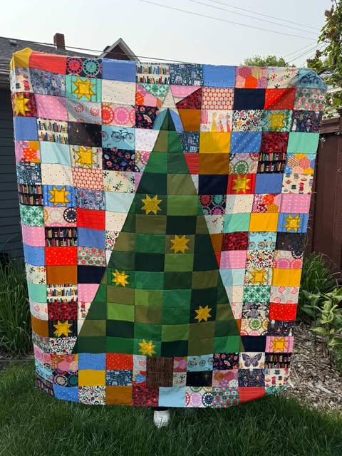 Ashley of @sew.many.adventure Traditionally Pieced.
