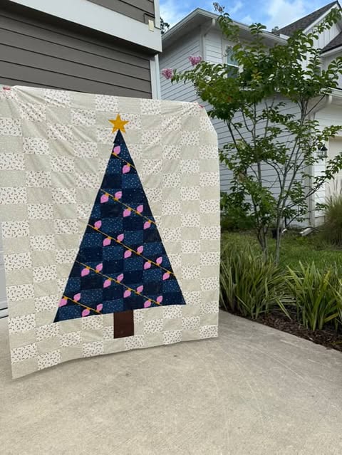 Nik of @nik_sew_crafty FPP with Lights.