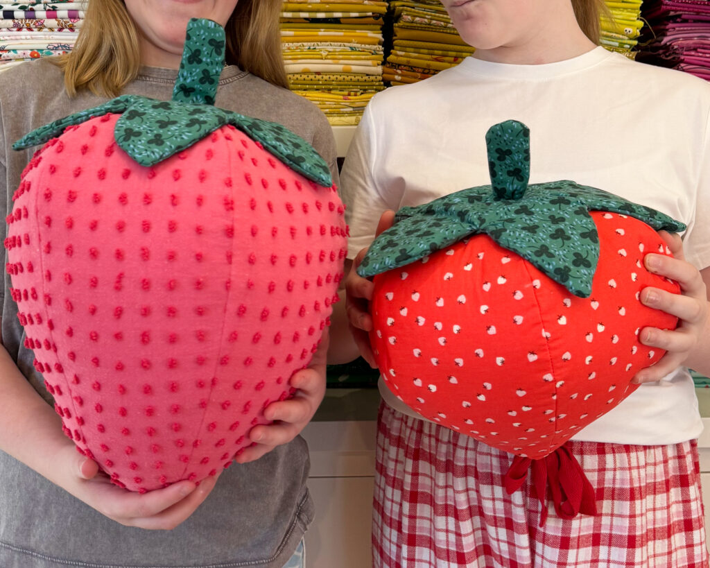 woollypetals Strawberry Pillow Pattern Release