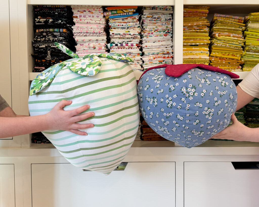 woollypetals Strawberry Pillow Pattern Release