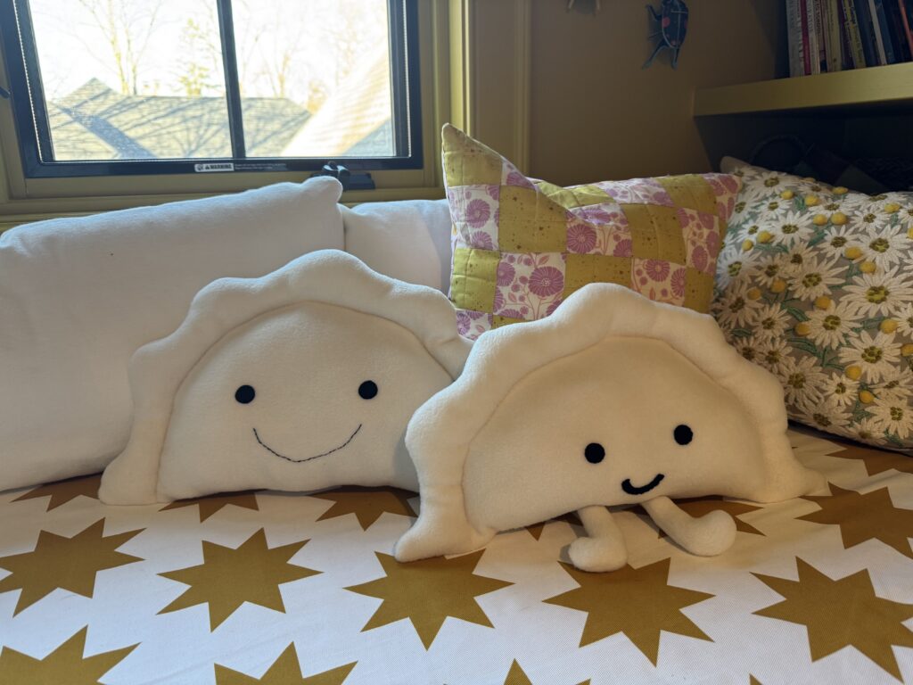 fleece pierog pillow tutorial by woollypetals 
